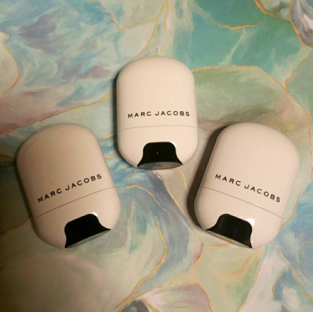 MARC JACOBS COVER STICKS
